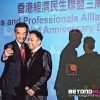與梁振英合唱自拍捱轟 黃家強：付出專業歌手應有責任「從沒放棄音樂理想」